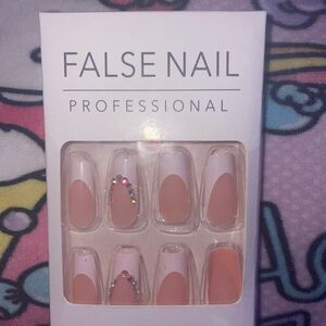White French-tip Press-on Nails 24pcs